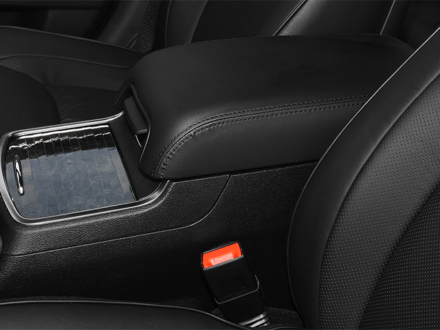 2014 Chrysler 300 4dr Sdn RWD