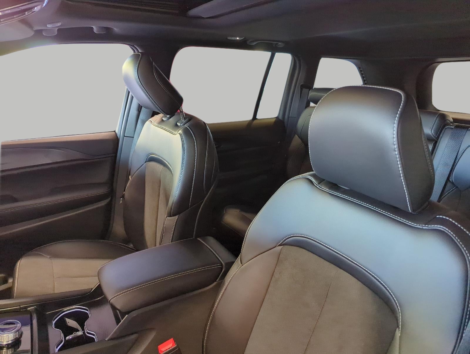 2027 Jeep Grand Cherokee GRAND CHEROKEE LAREDO X 4X4