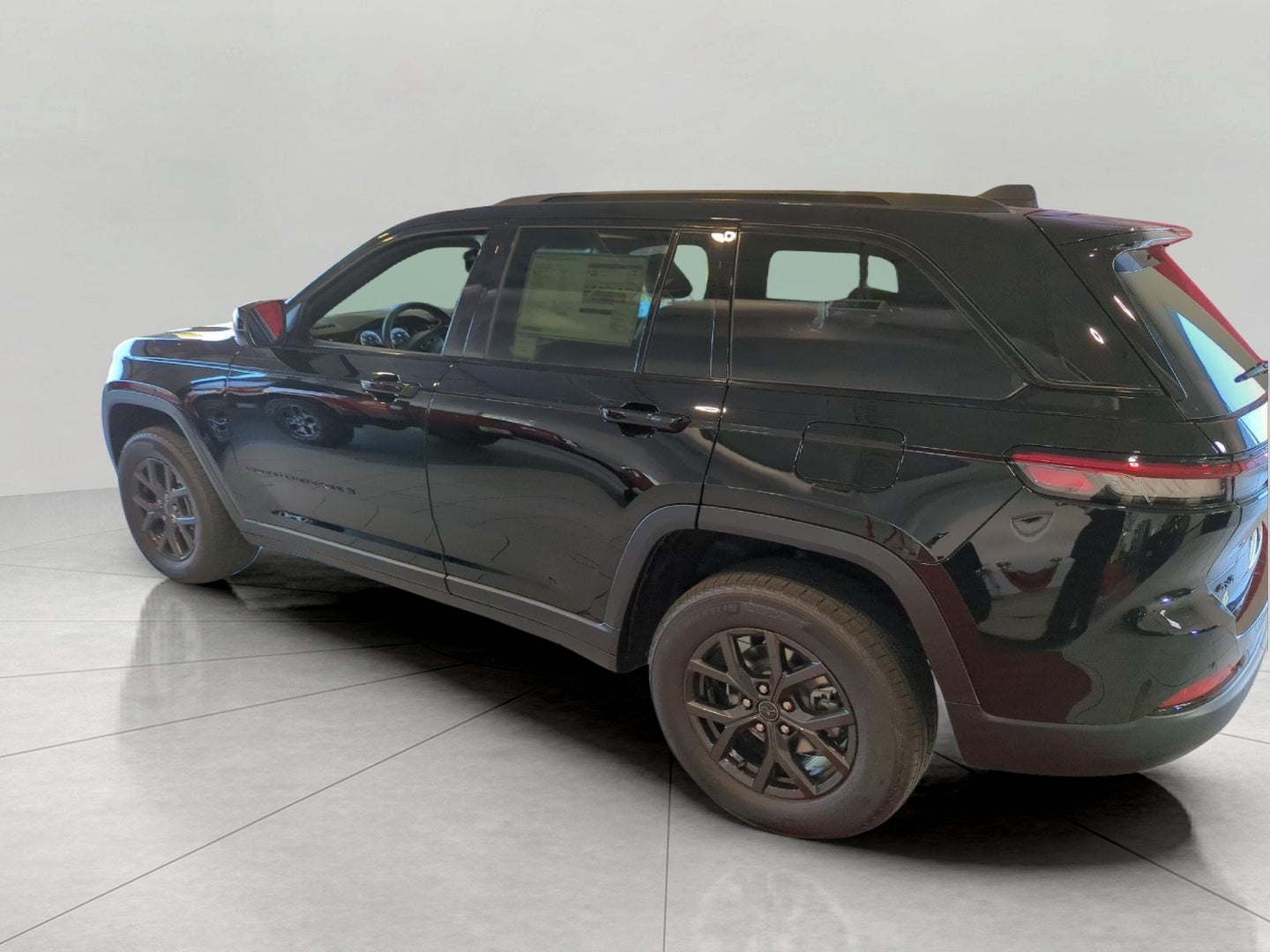 2027 Jeep Grand Cherokee GRAND CHEROKEE LAREDO X 4X4