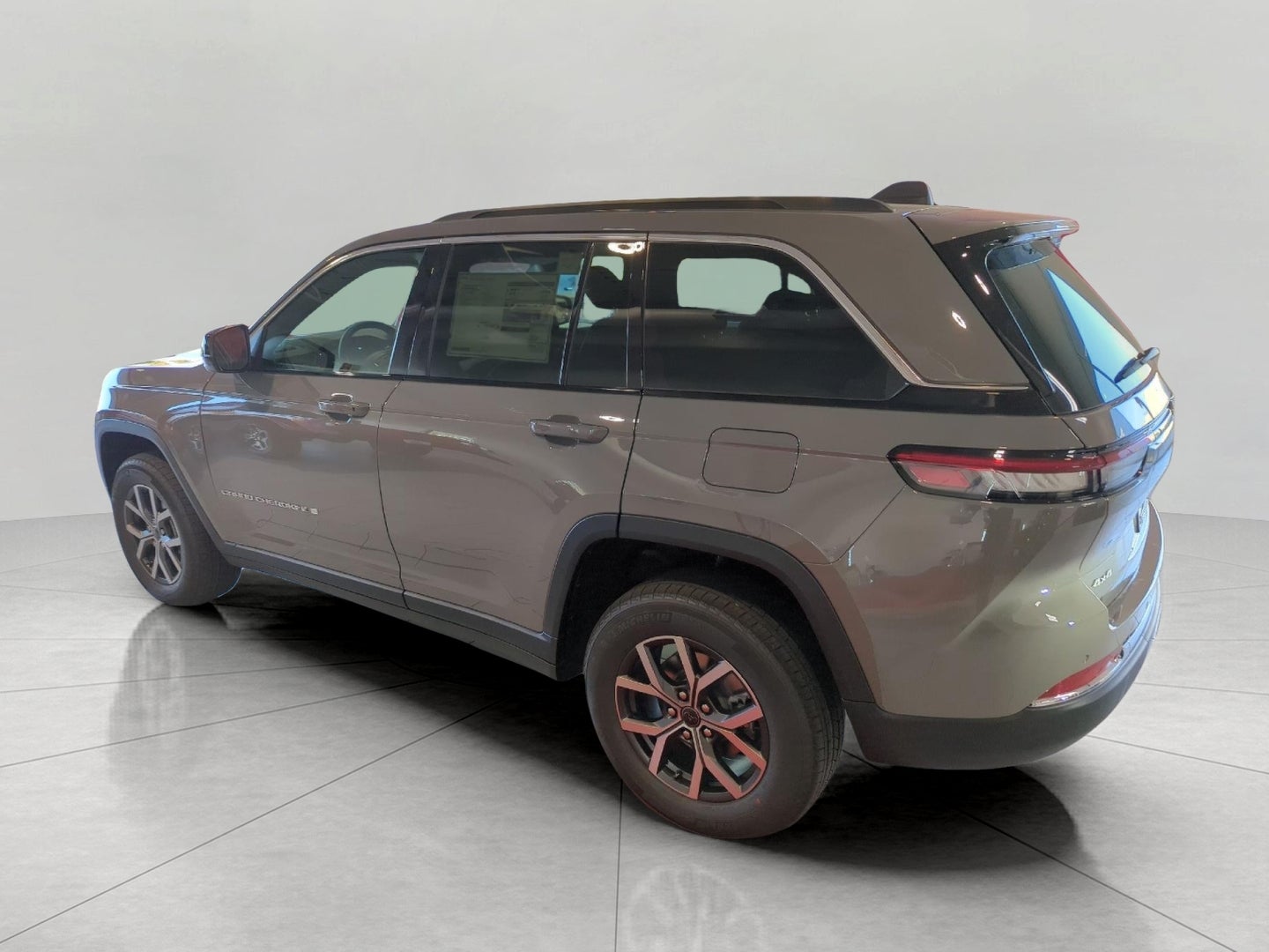 2027 Jeep Grand Cherokee GRAND CHEROKEE LAREDO 4X4