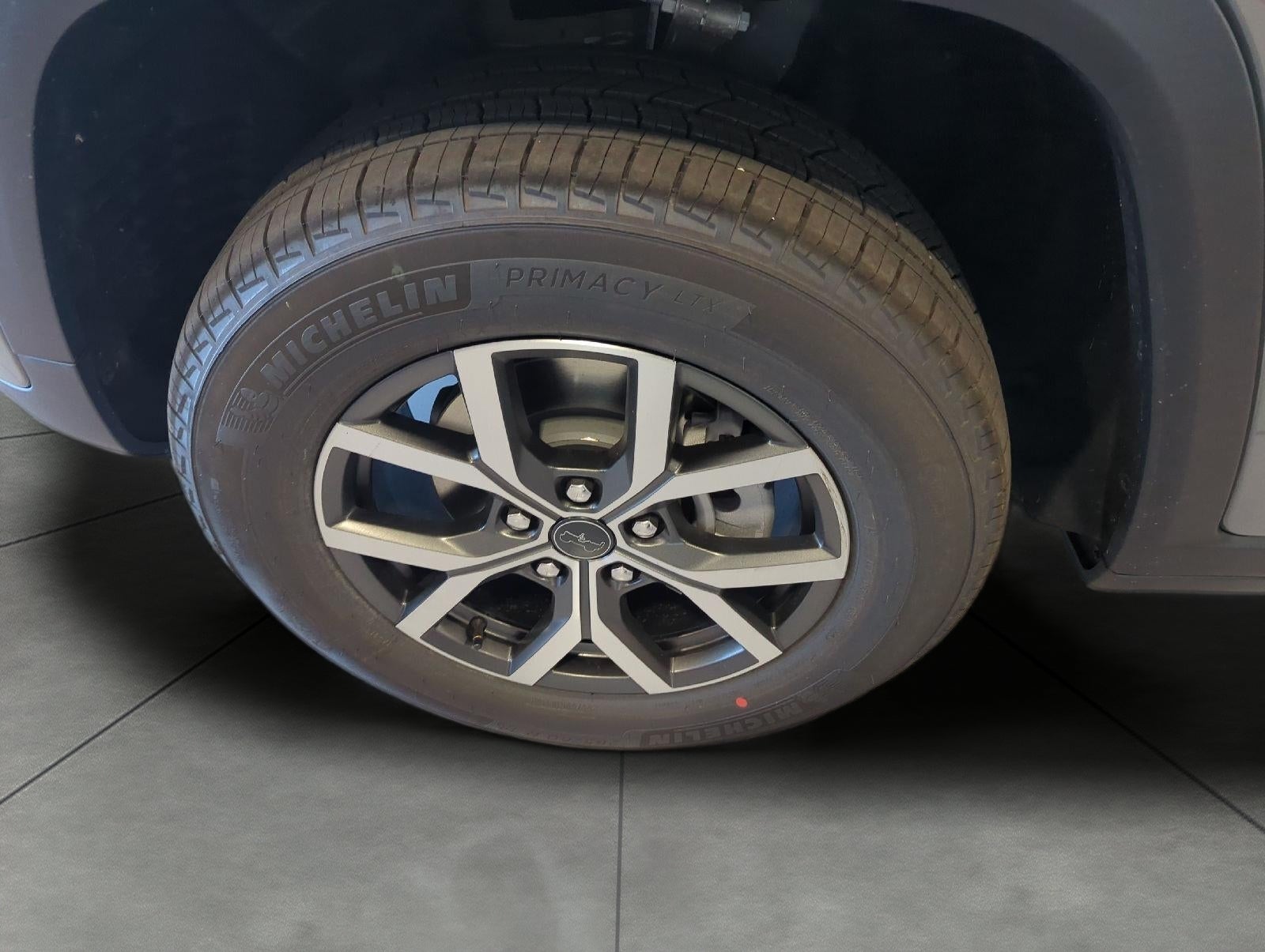 2027 Jeep Grand Cherokee GRAND CHEROKEE LAREDO 4X4