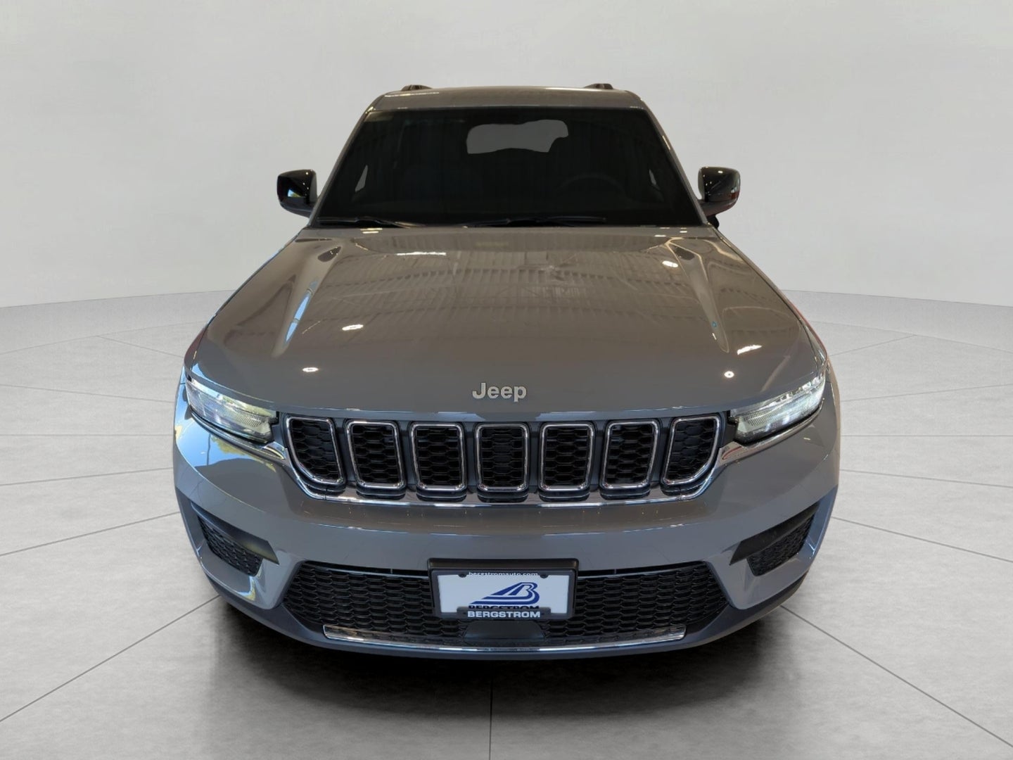 2027 Jeep Grand Cherokee GRAND CHEROKEE LAREDO 4X4