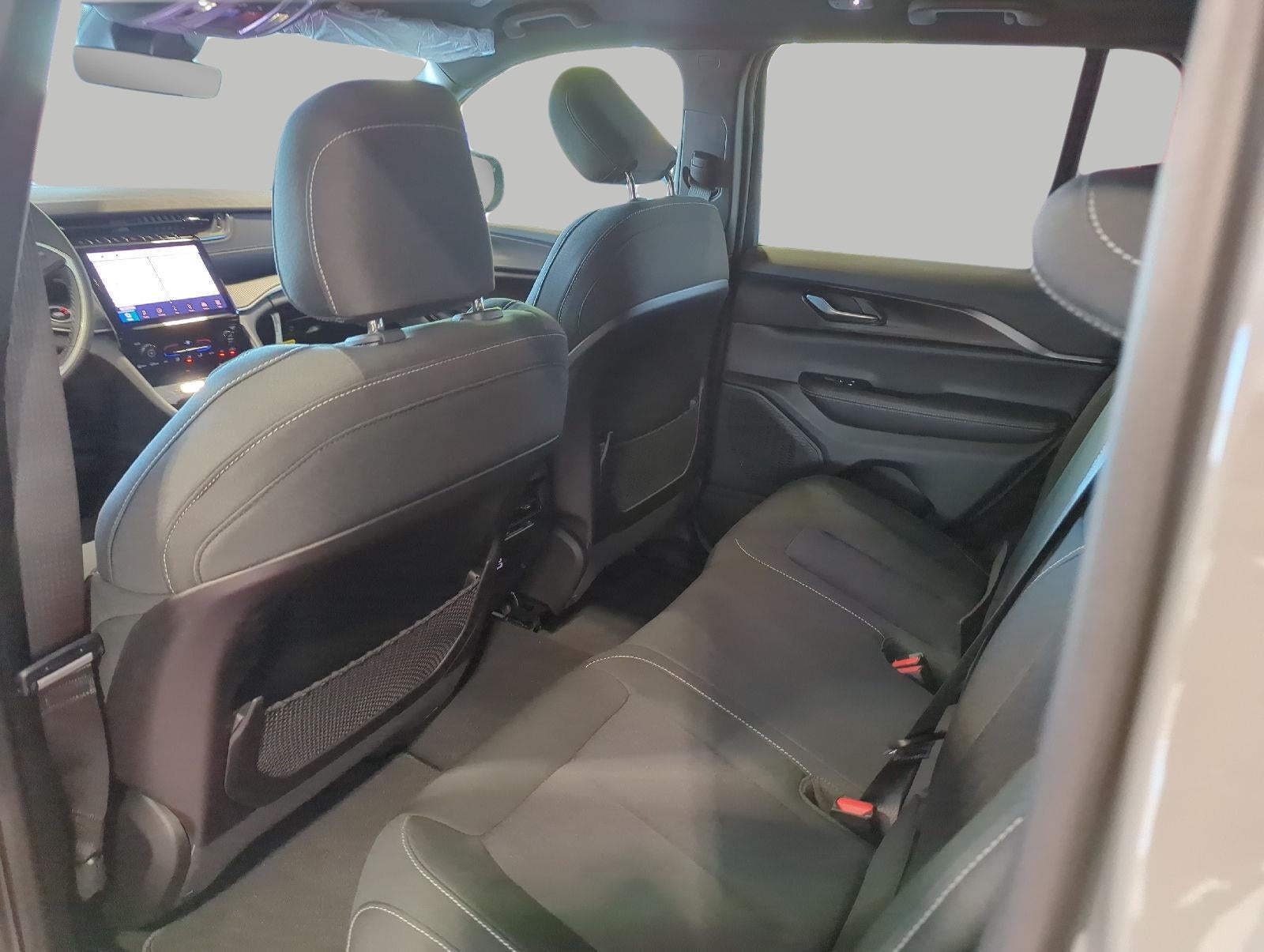 2027 Jeep Grand Cherokee GRAND CHEROKEE LAREDO 4X4