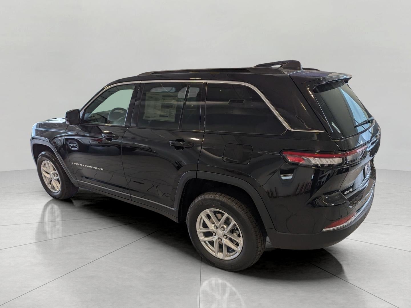 2025 Jeep Grand Cherokee GRAND CHEROKEE LAREDO X 4X4