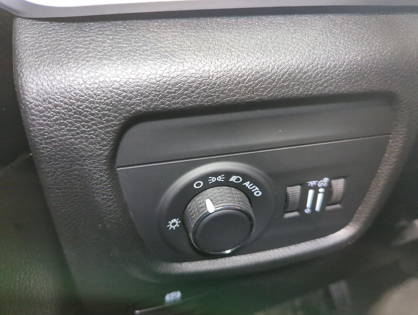 2027 Jeep Grand Cherokee GRAND CHEROKEE LAREDO X 4X4