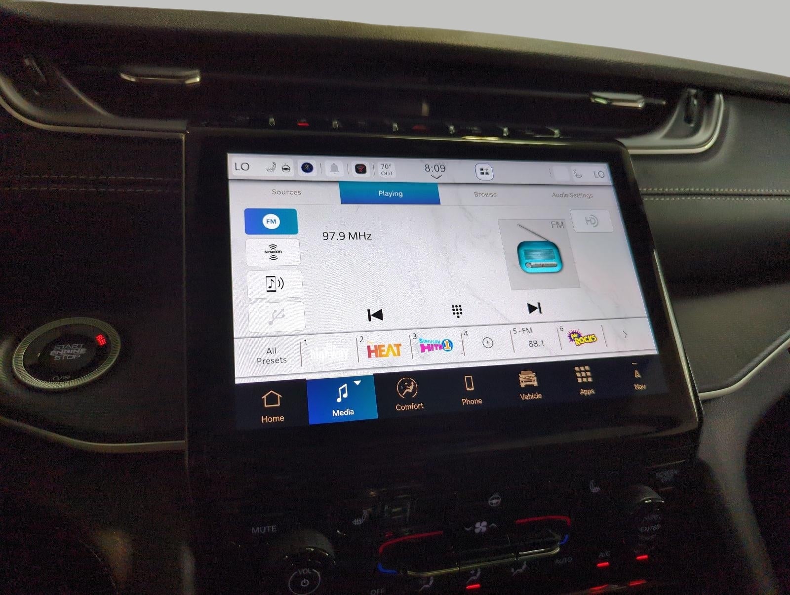 2027 Jeep Grand Cherokee GRAND CHEROKEE LAREDO X 4X4