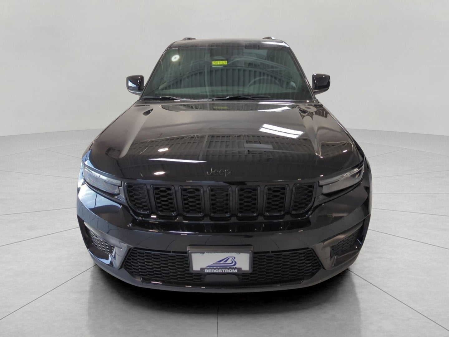 2027 Jeep Grand Cherokee GRAND CHEROKEE LAREDO X 4X4