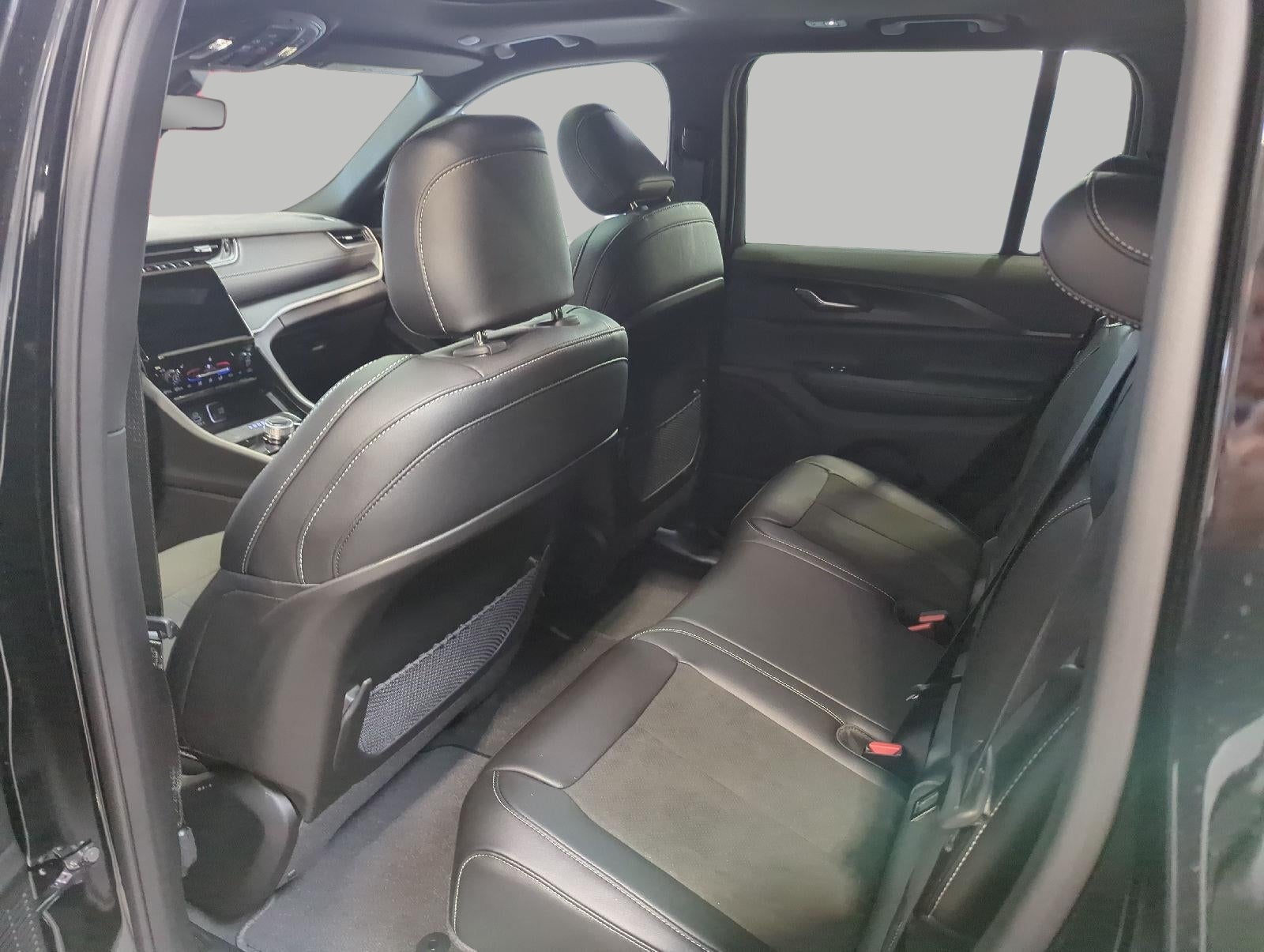 2027 Jeep Grand Cherokee GRAND CHEROKEE LAREDO X 4X4