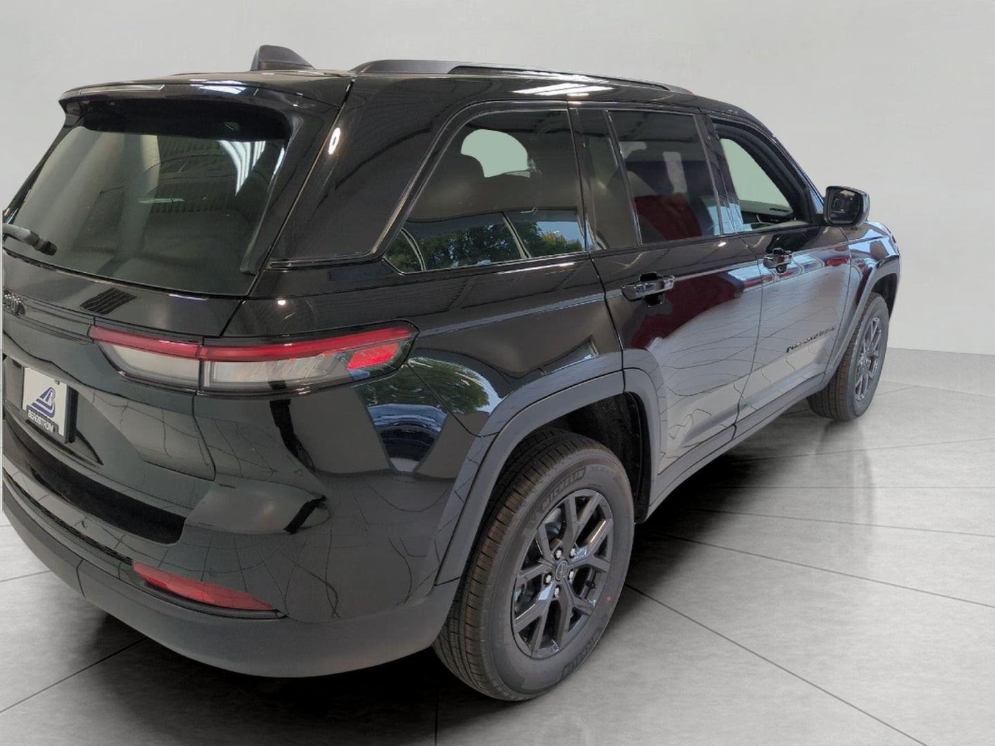 2027 Jeep Grand Cherokee GRAND CHEROKEE LAREDO X 4X4