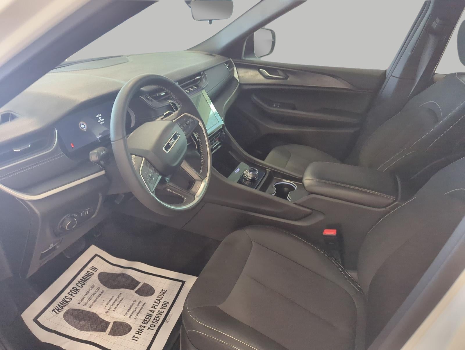 2025 Jeep Grand Cherokee Laredo 4x4