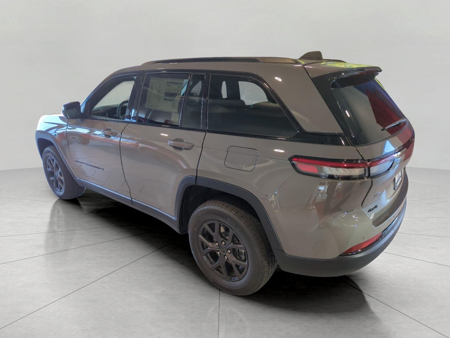 2027 Jeep Grand Cherokee GRAND CHEROKEE LAREDO X 4X4