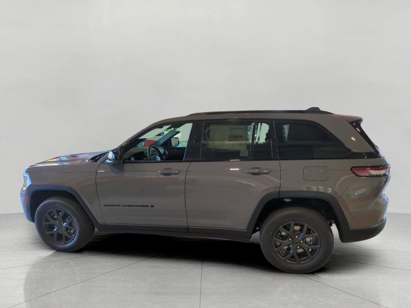 2027 Jeep Grand Cherokee GRAND CHEROKEE LAREDO X 4X4