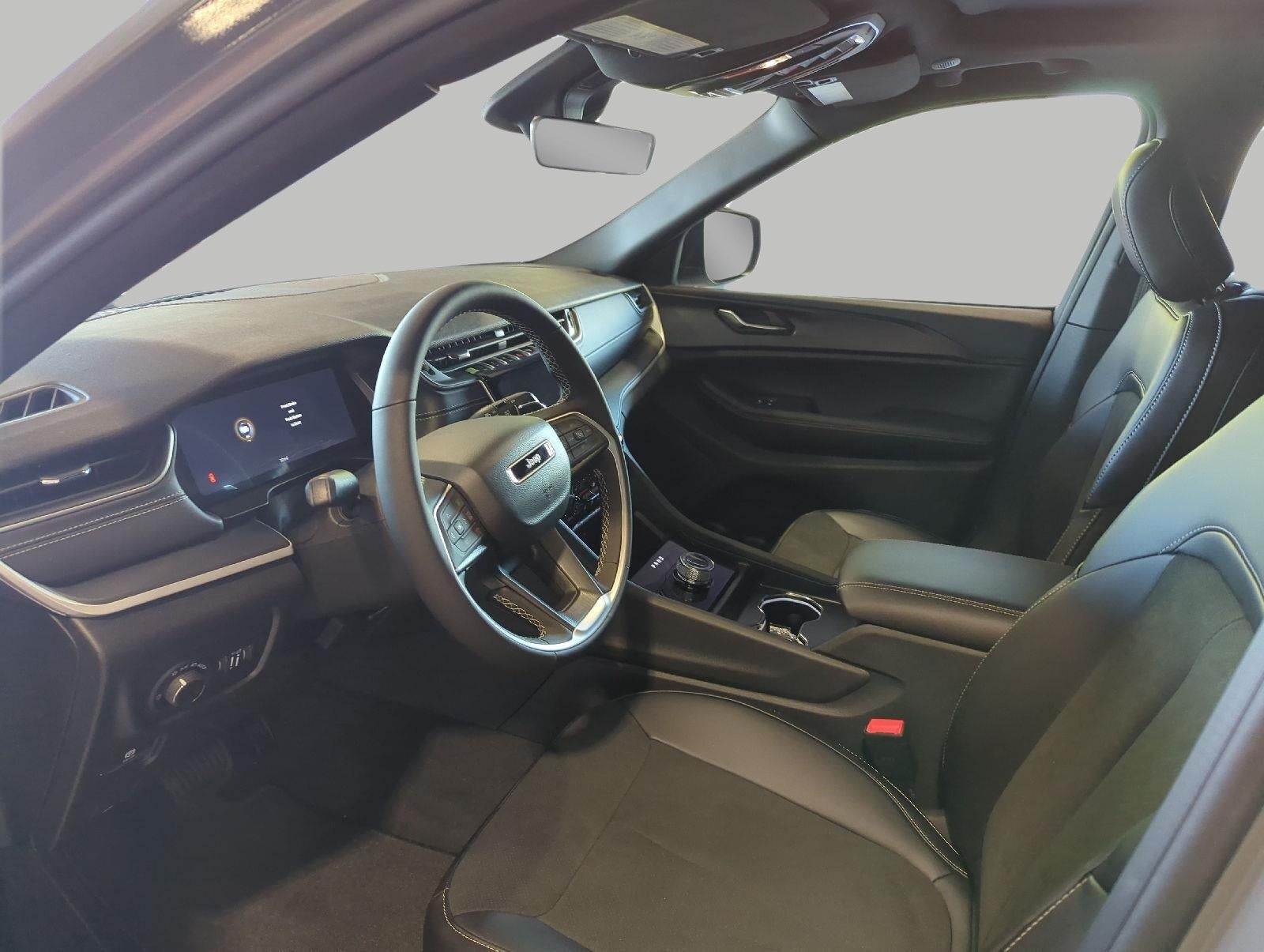2027 Jeep Grand Cherokee GRAND CHEROKEE LAREDO X 4X4