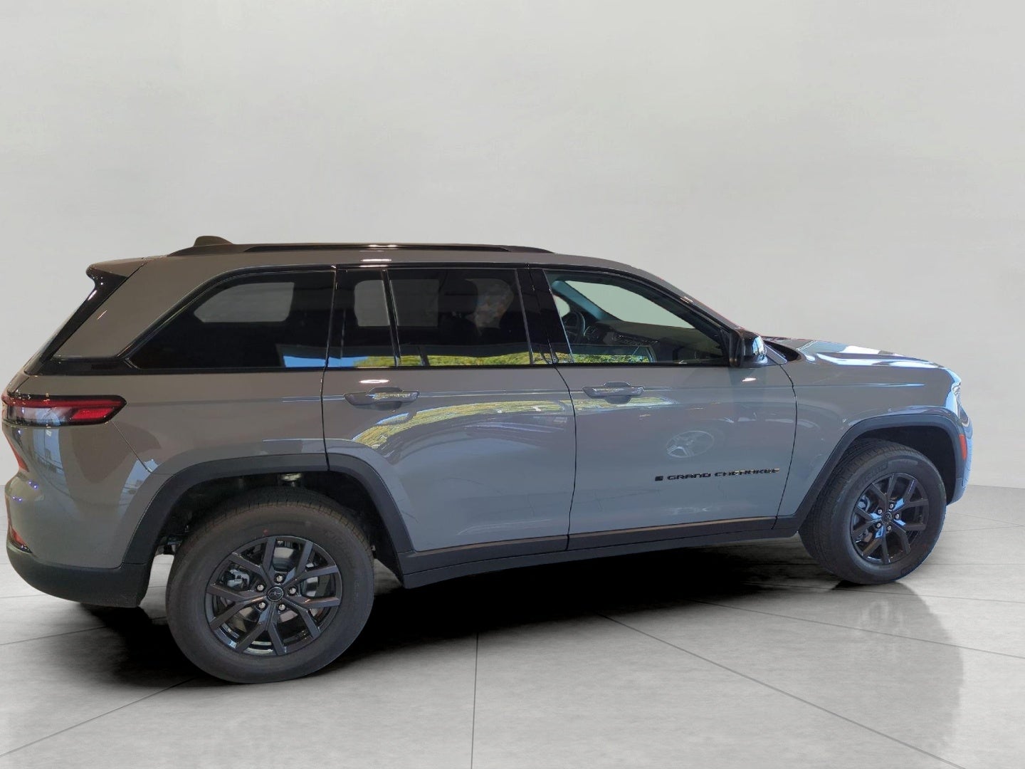 2027 Jeep Grand Cherokee GRAND CHEROKEE LAREDO X 4X4
