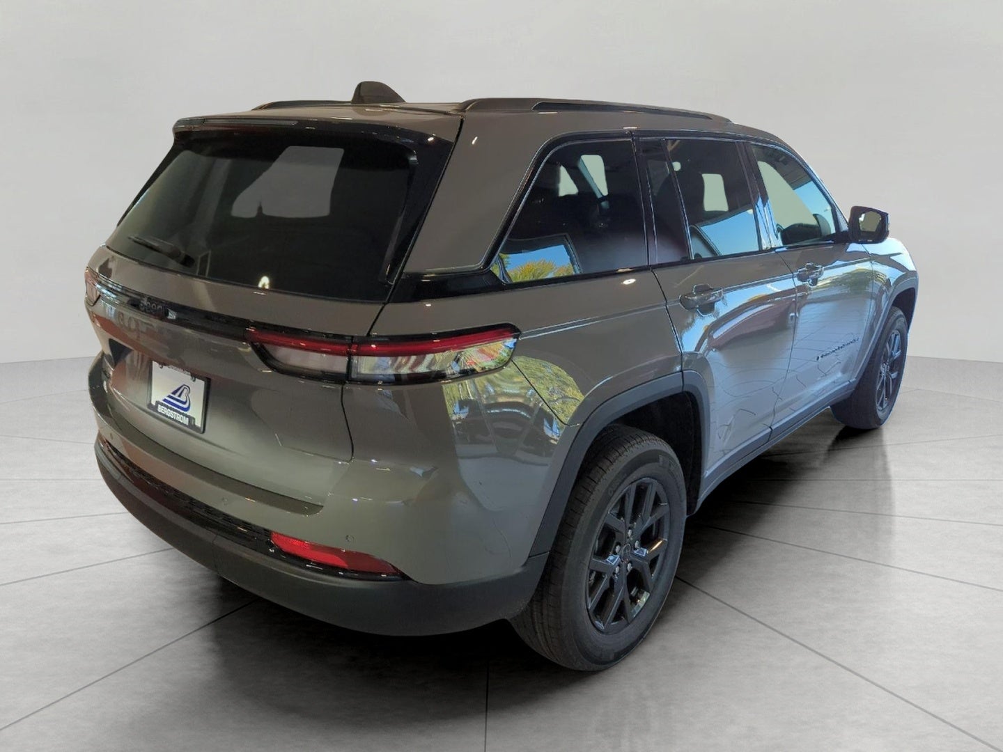2027 Jeep Grand Cherokee GRAND CHEROKEE LAREDO X 4X4