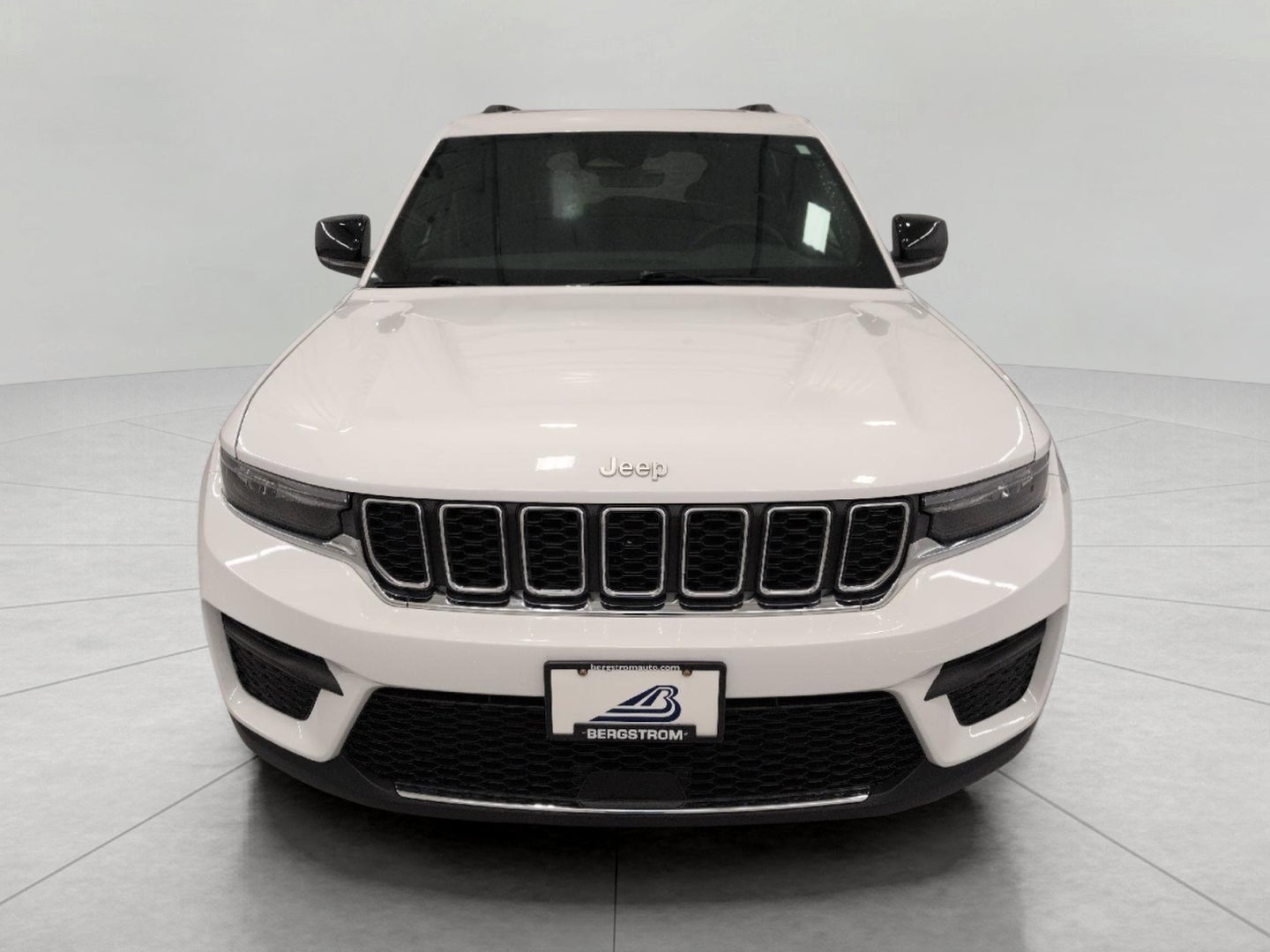 2025 Jeep Grand Cherokee Laredo X 4x4