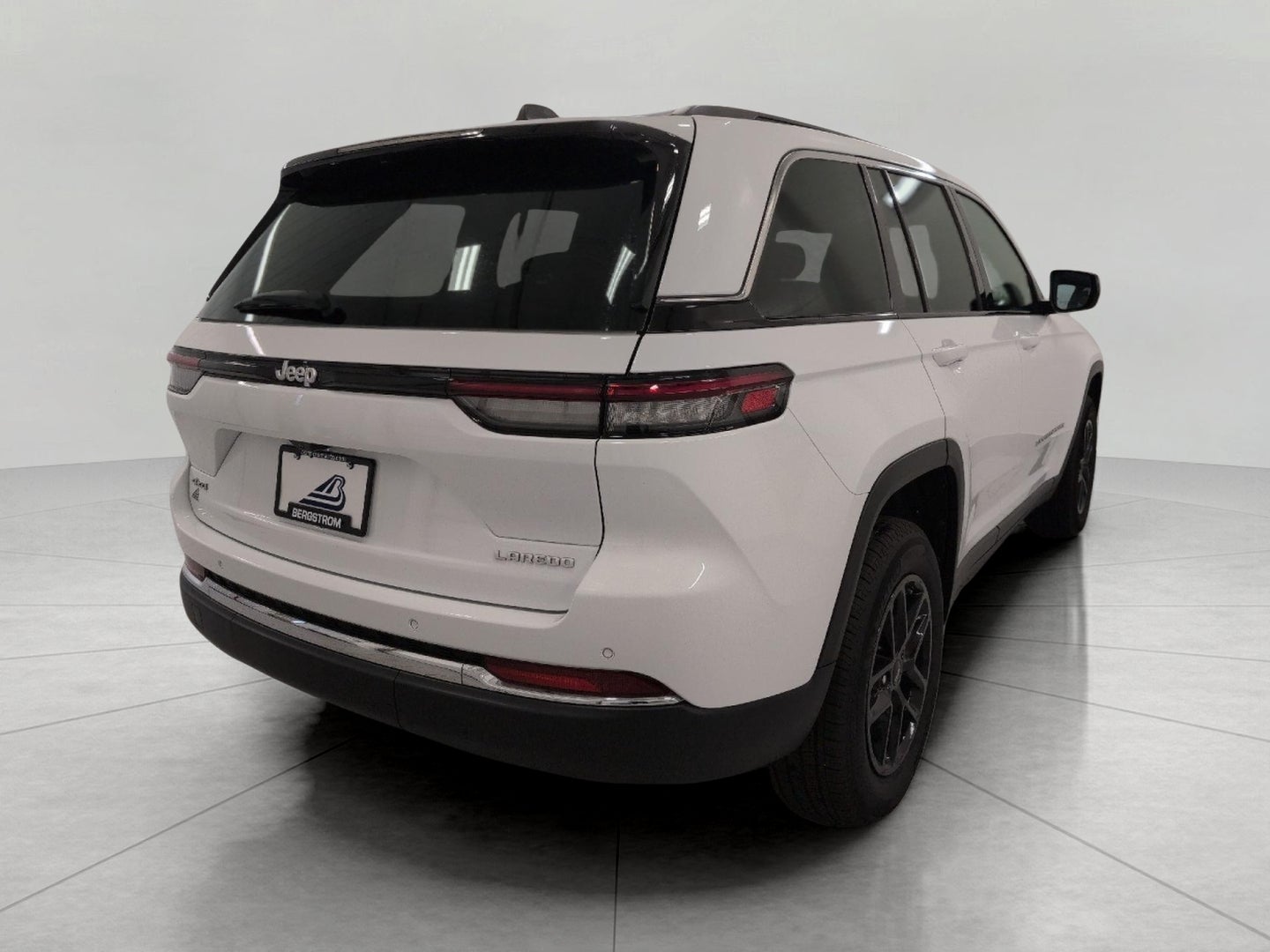 2025 Jeep Grand Cherokee Laredo X 4x4