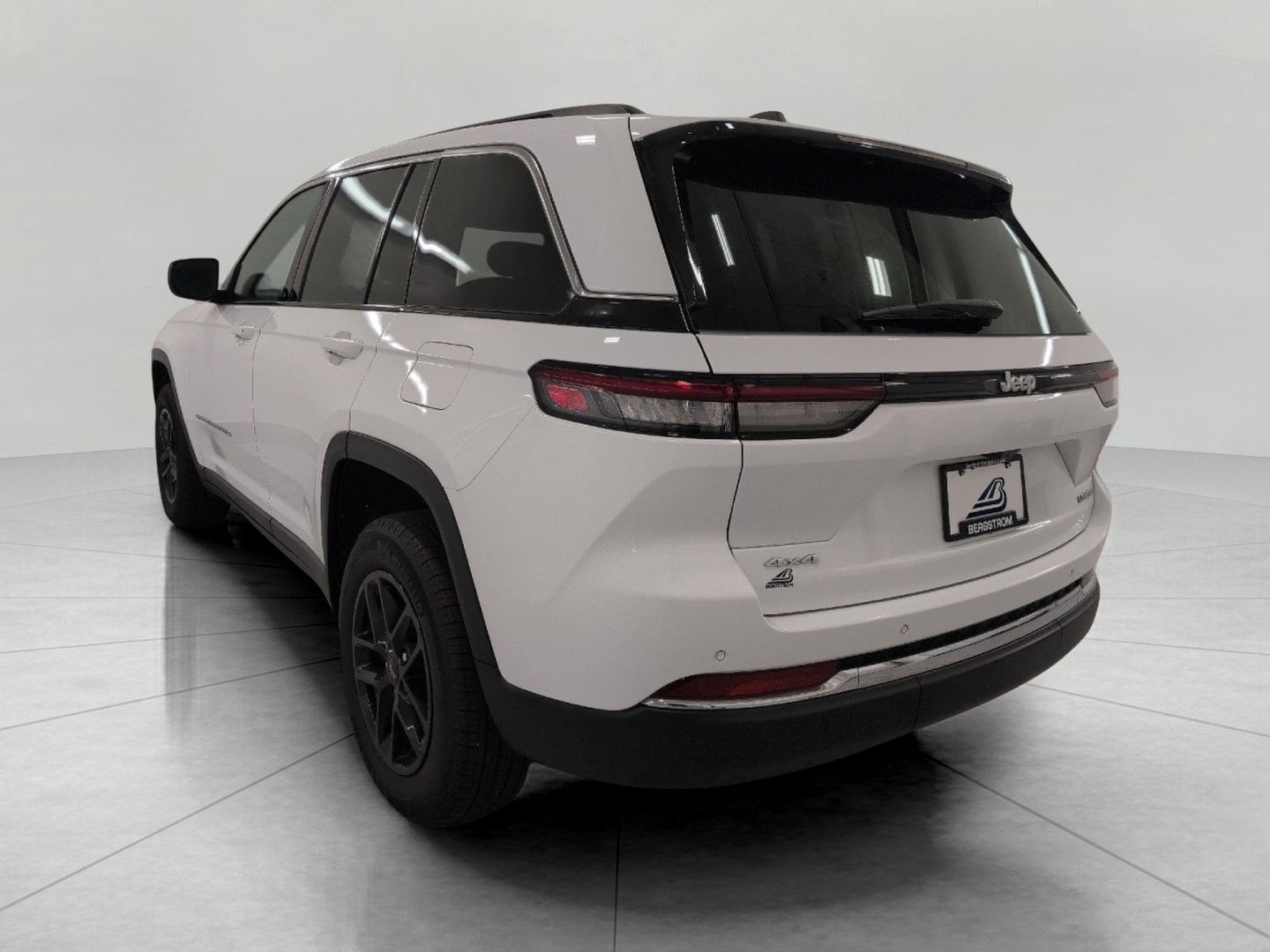 2025 Jeep Grand Cherokee Laredo X 4x4