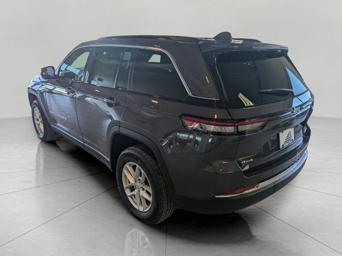 2026 Jeep Grand Cherokee GRAND CHEROKEE LAREDO X 4X4