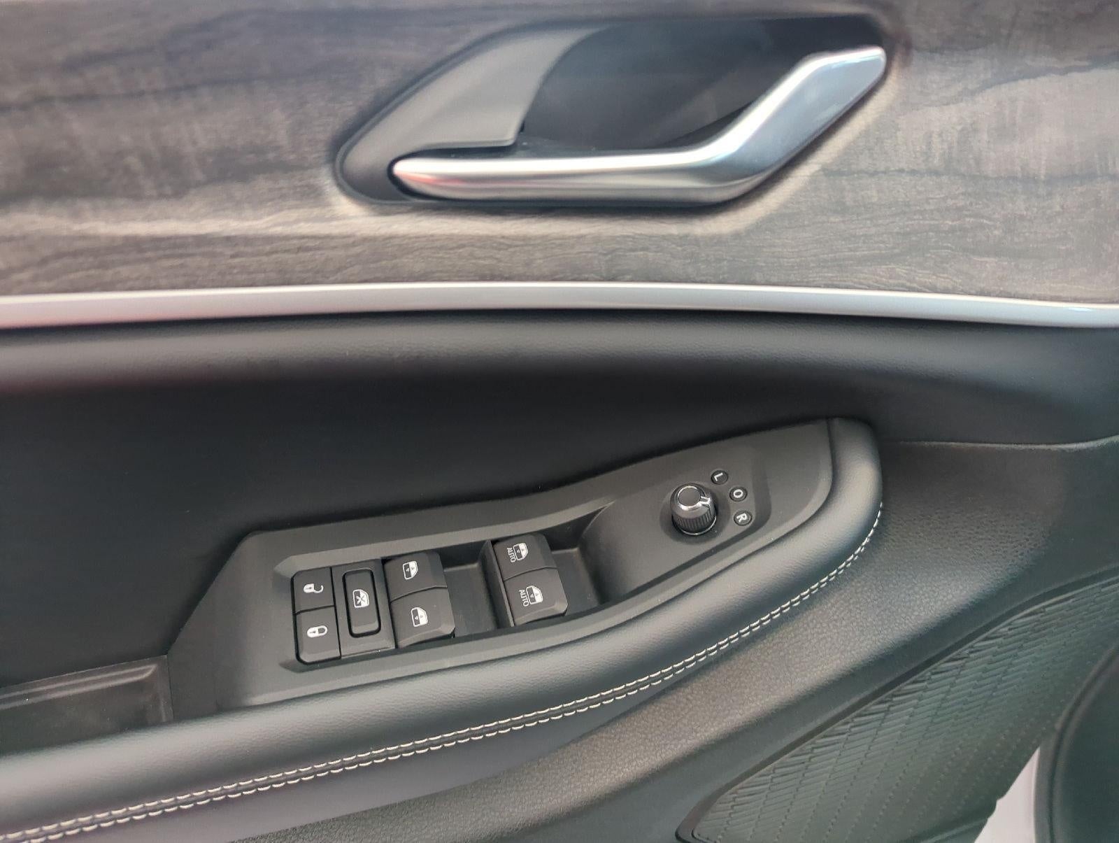2027 Jeep Grand Cherokee GRAND CHEROKEE LAREDO ALTITUDE 4X4