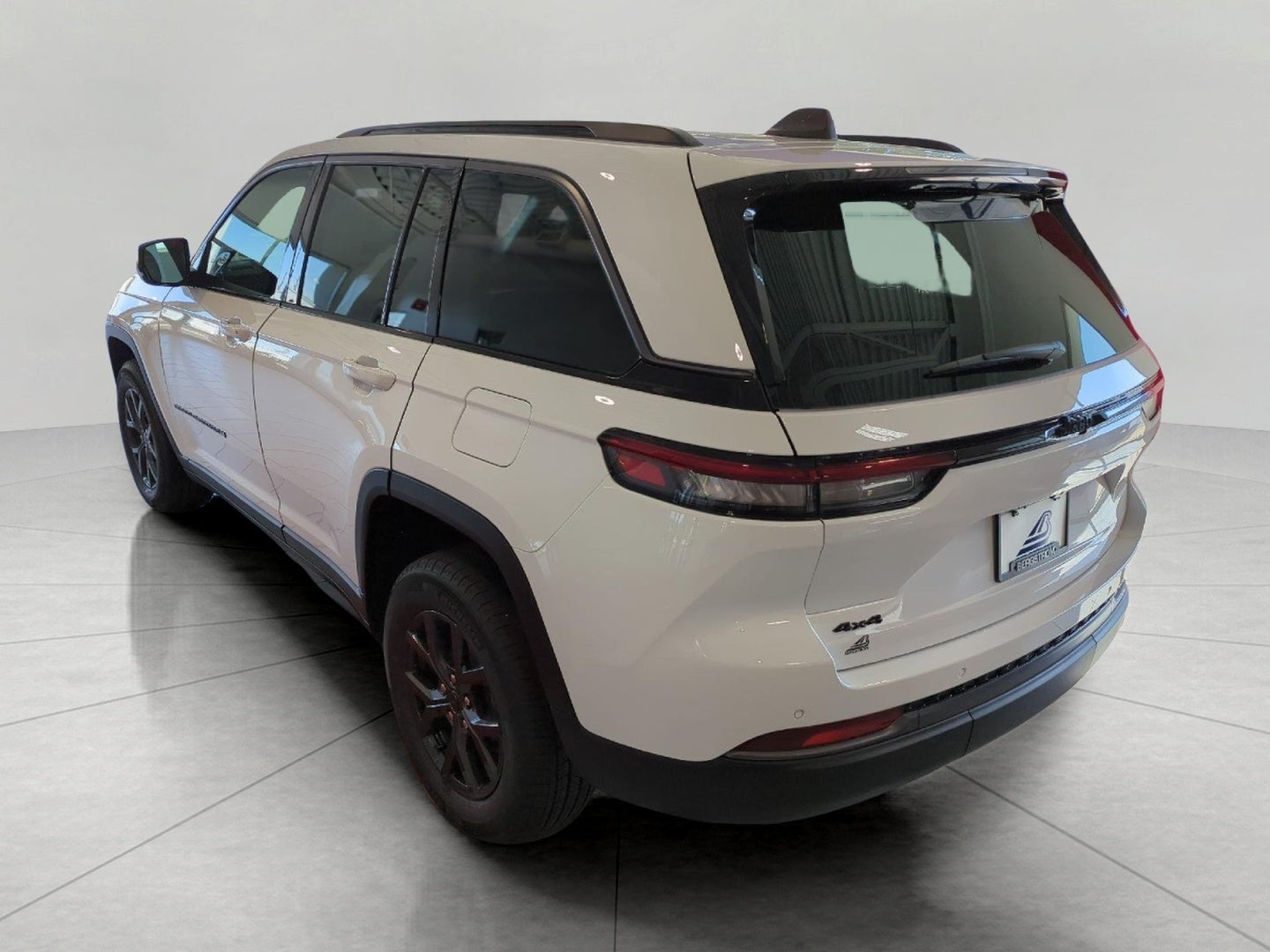 2027 Jeep Grand Cherokee GRAND CHEROKEE LAREDO ALTITUDE 4X4