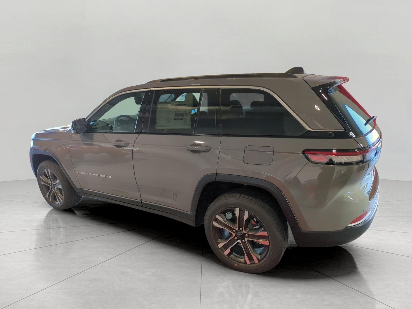2027 Jeep Grand Cherokee GRAND CHEROKEE LIMITED 4X4