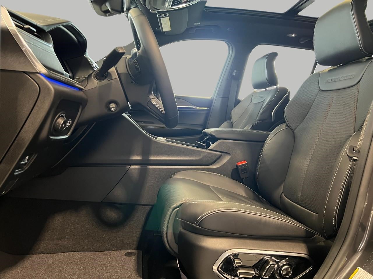 2025 Jeep Grand Cherokee GRAND CHEROKEE OVERLAND 4X4