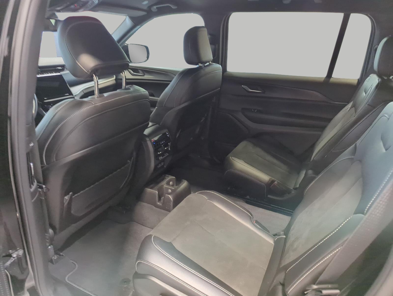 2024 Jeep Grand Cherokee L Altitude 4x4