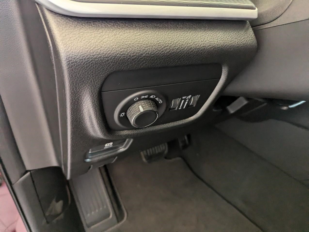 2025 Jeep Grand Cherokee GRAND CHEROKEE L LAREDO 4X4