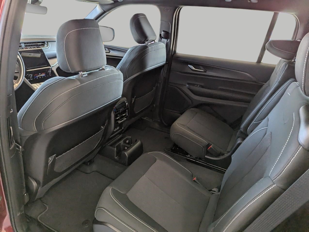 2025 Jeep Grand Cherokee GRAND CHEROKEE L LAREDO 4X4