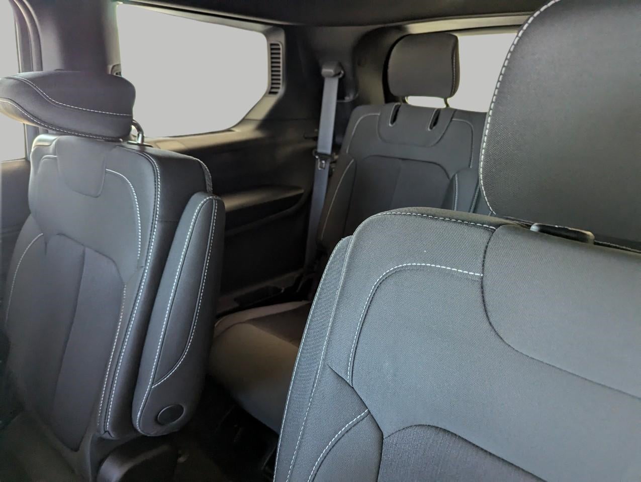 2025 Jeep Grand Cherokee GRAND CHEROKEE L LAREDO 4X4