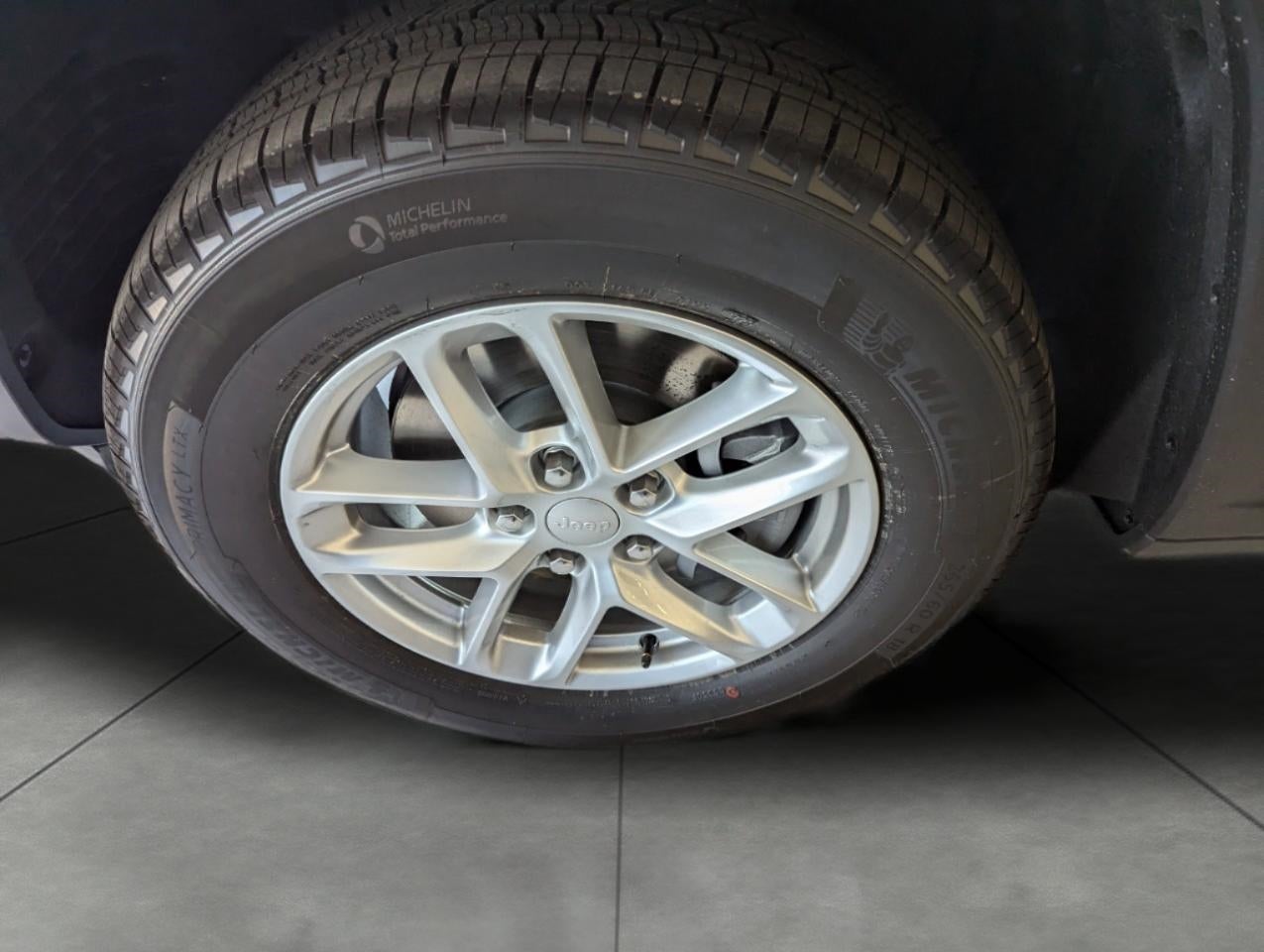 2025 Jeep Grand Cherokee GRAND CHEROKEE L LAREDO 4X4