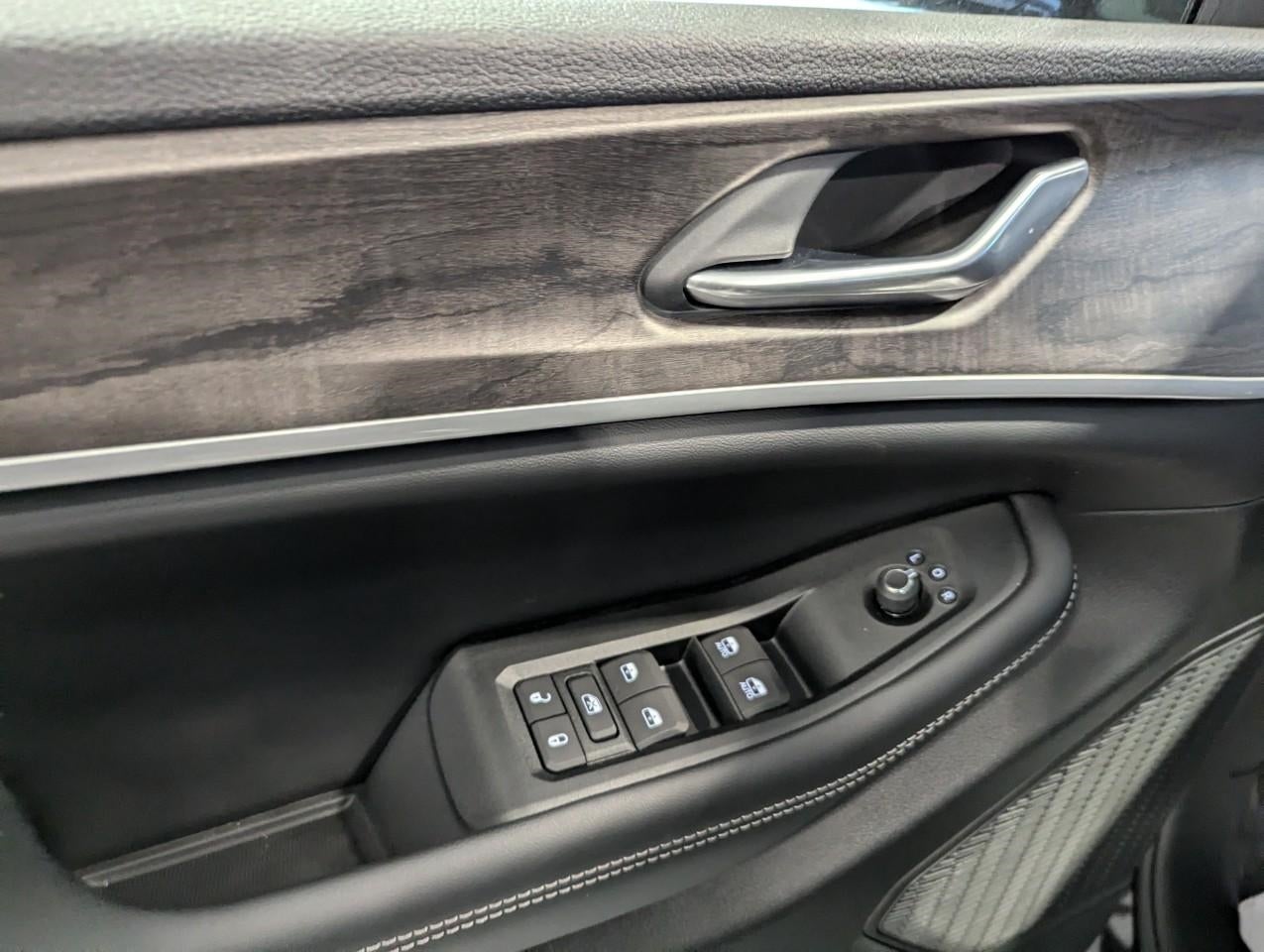 2026 Jeep Grand Cherokee GRAND CHEROKEE L LAREDO ALTITUDE 4X4