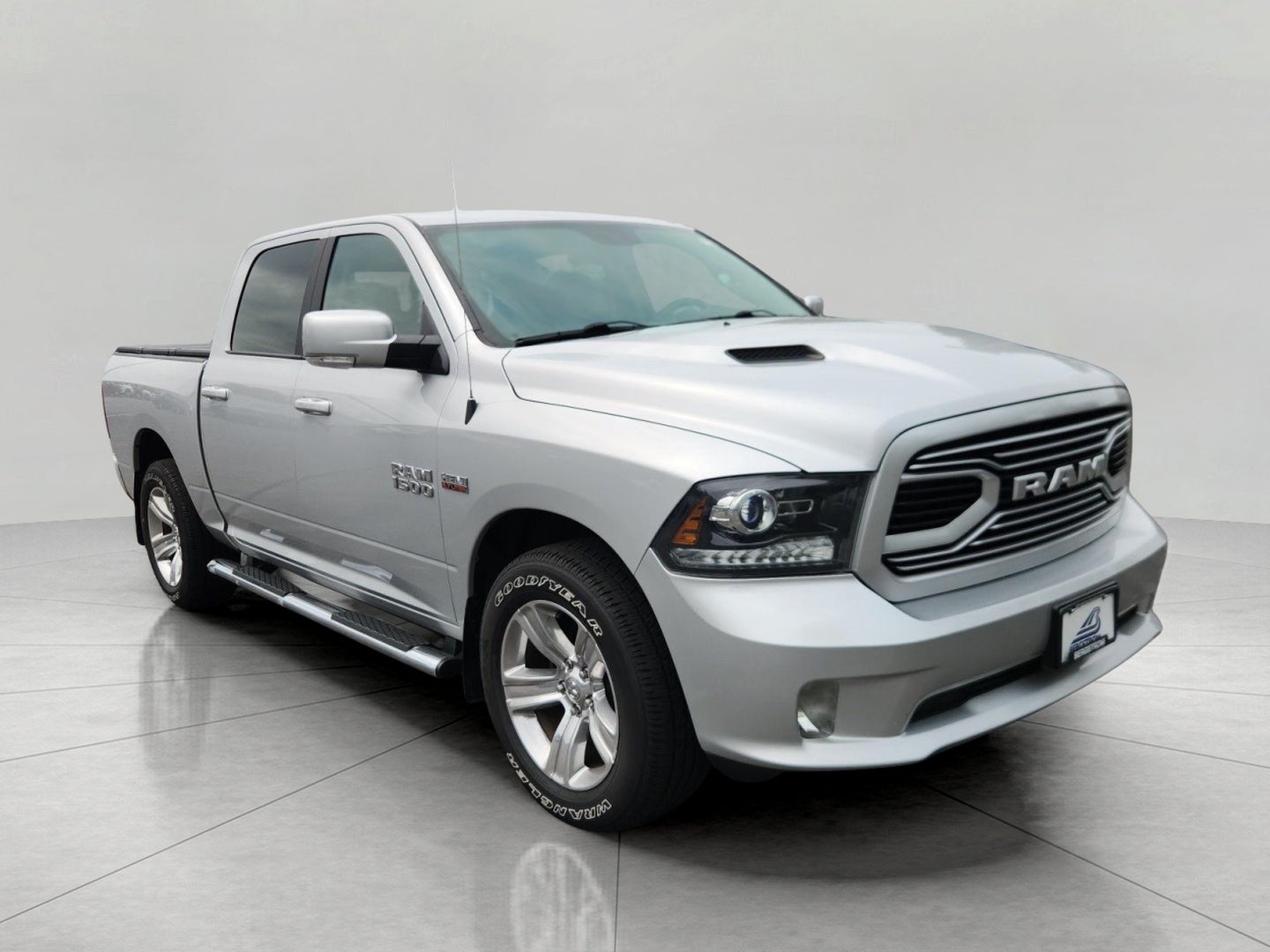2018 RAM 1500 Sport 4x4 Crew Cab 5'7 Box