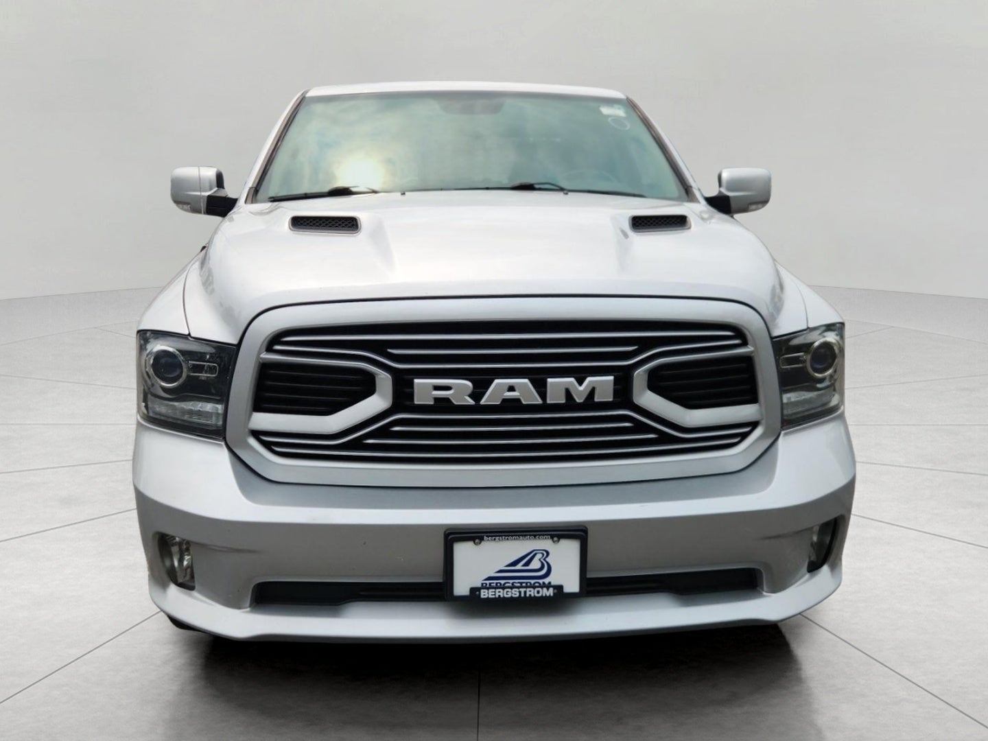2018 RAM 1500 Sport 4x4 Crew Cab 5'7 Box