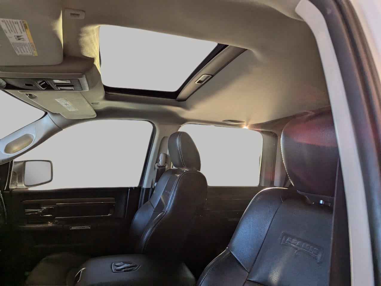 2017 RAM 1500 Laramie Crew Cab 4x4 5'7' Box