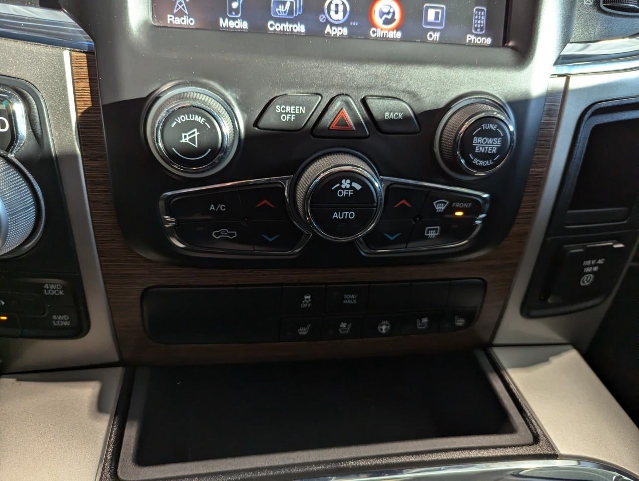 2017 RAM 1500 Laramie Crew Cab 4x4 5'7' Box