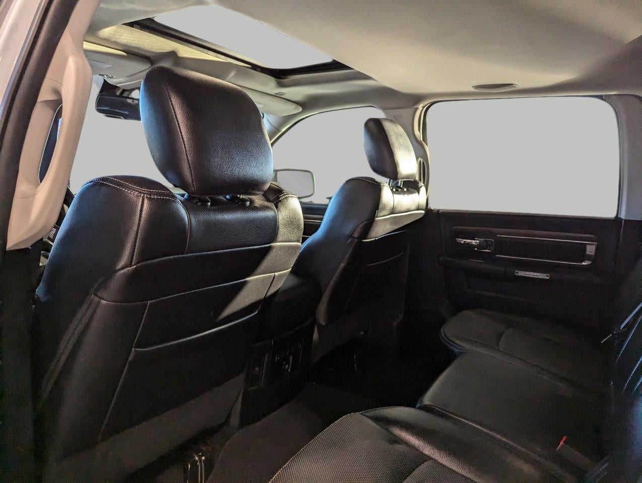 2017 RAM 1500 Laramie Crew Cab 4x4 5'7' Box