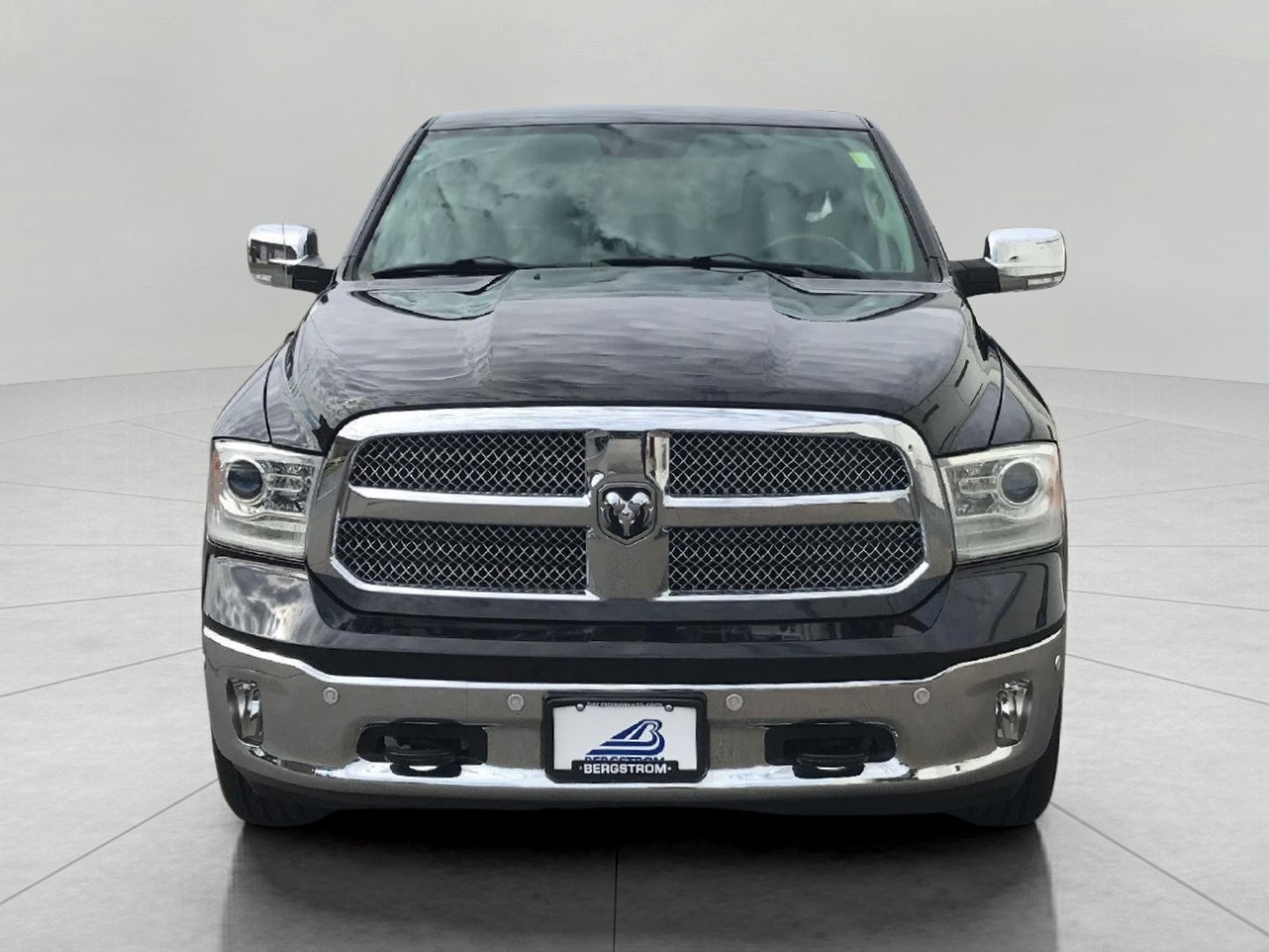 2015 RAM 1500 4WD Crew Cab 140.5 Laramie Longhorn