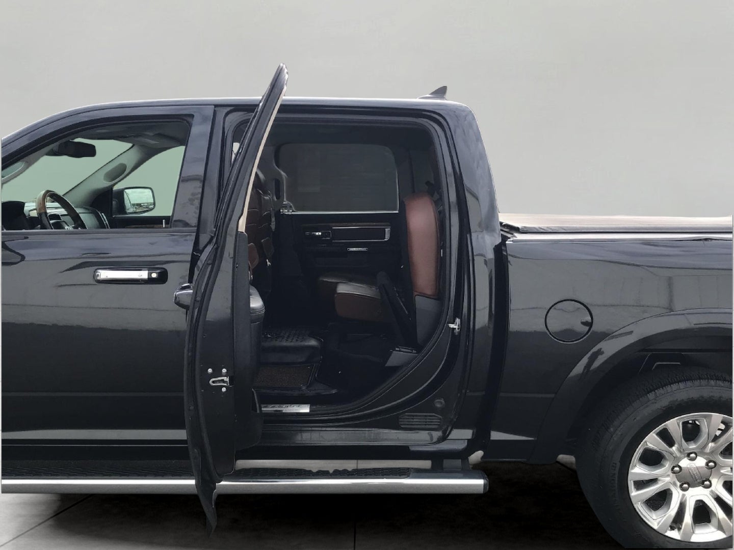 2015 RAM 1500 4WD Crew Cab 140.5 Laramie Longhorn