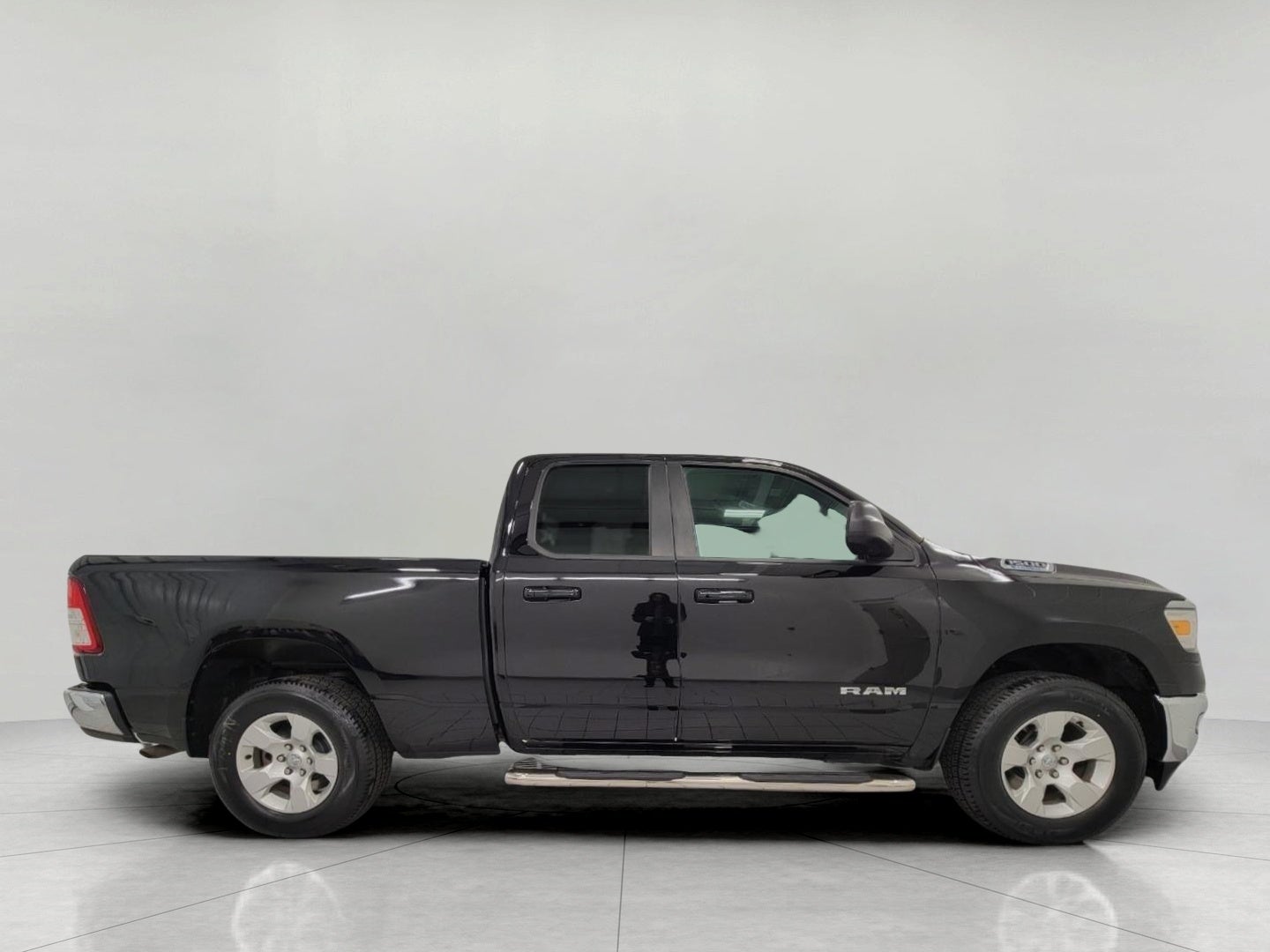 2022 RAM 1500 Big Horn 4x4 Quad Cab 6'4 Box