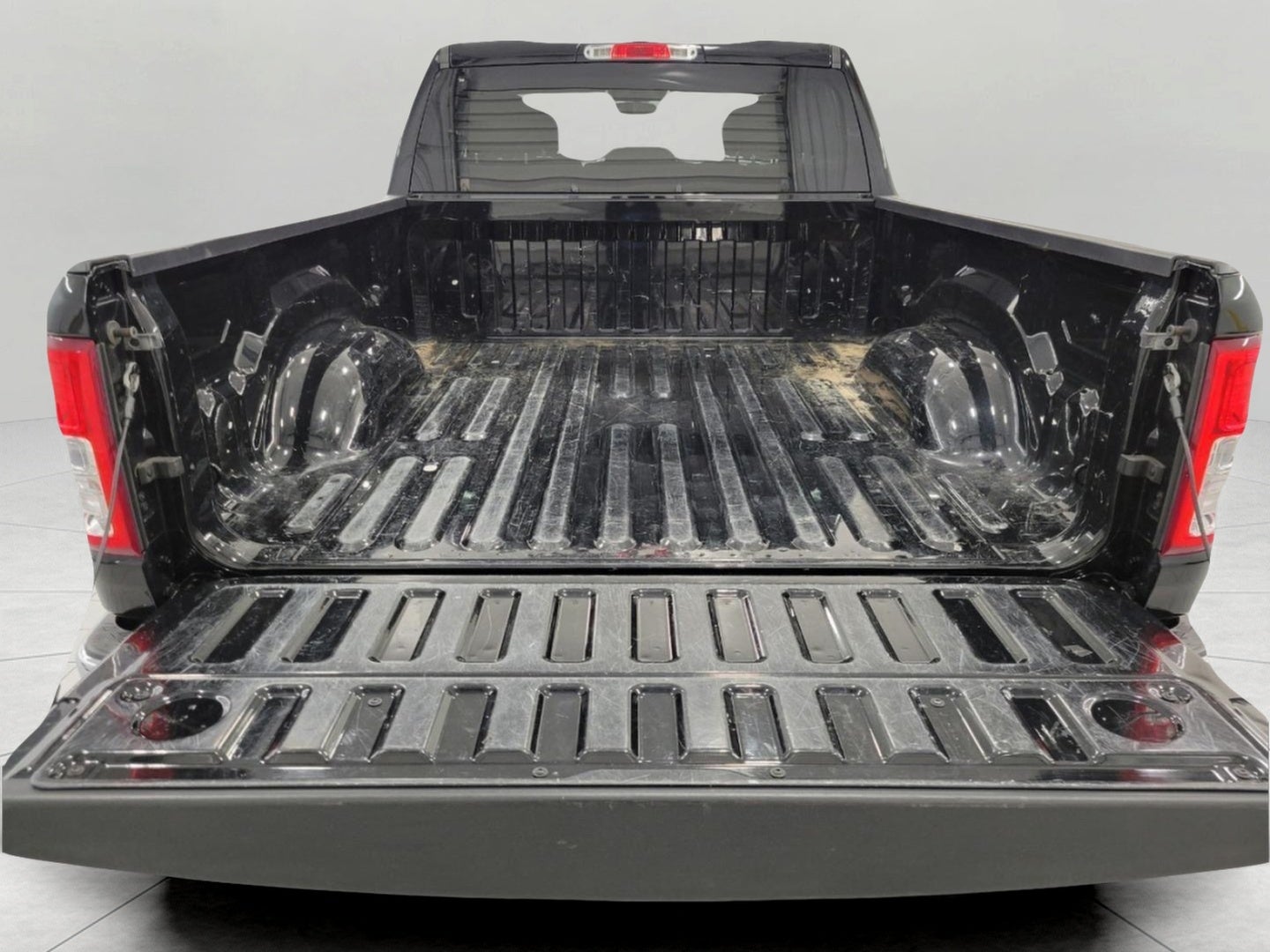 2022 RAM 1500 Big Horn 4x4 Quad Cab 6'4 Box