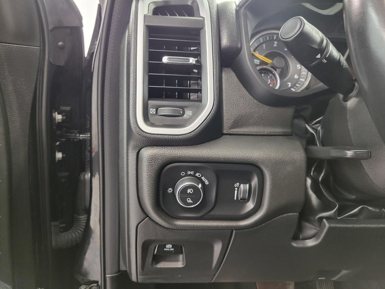 2022 RAM 1500 Big Horn 4x4 Quad Cab 6'4 Box