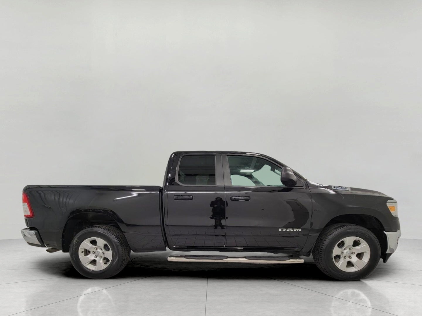 2022 RAM 1500 Big Horn 4x4 Quad Cab 6'4 Box