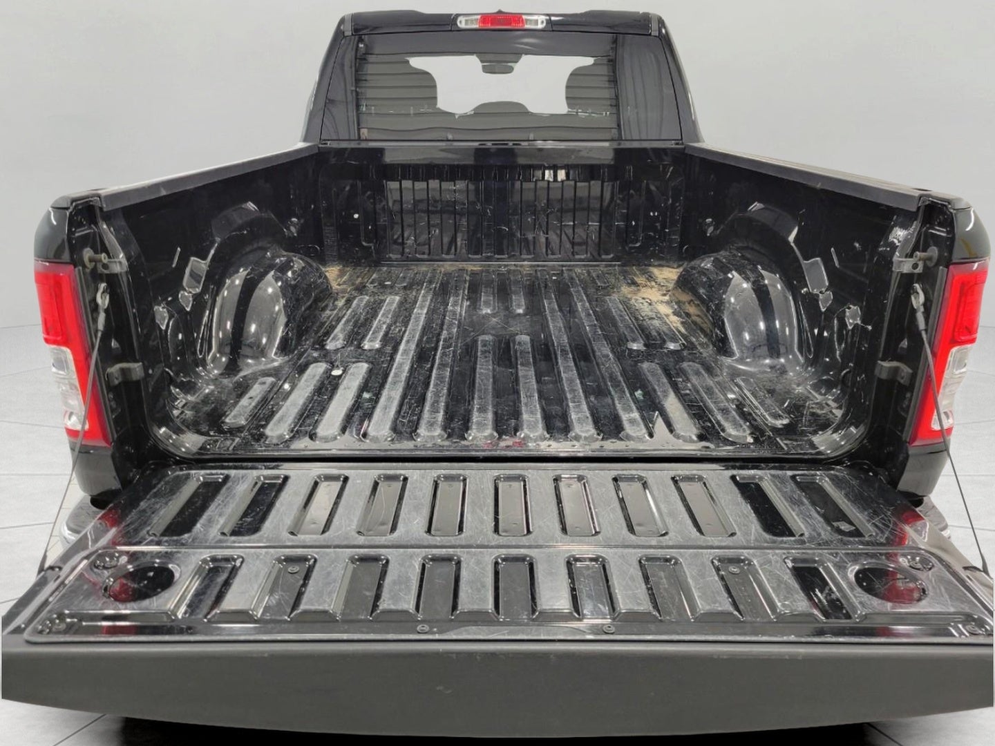 2022 RAM 1500 Big Horn 4x4 Quad Cab 6'4 Box