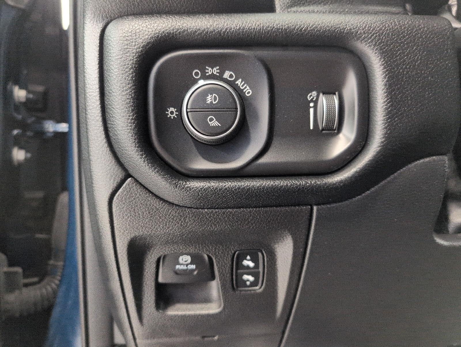 2022 RAM 1500 Big Horn Crew Cab 4x4 5'7' Box