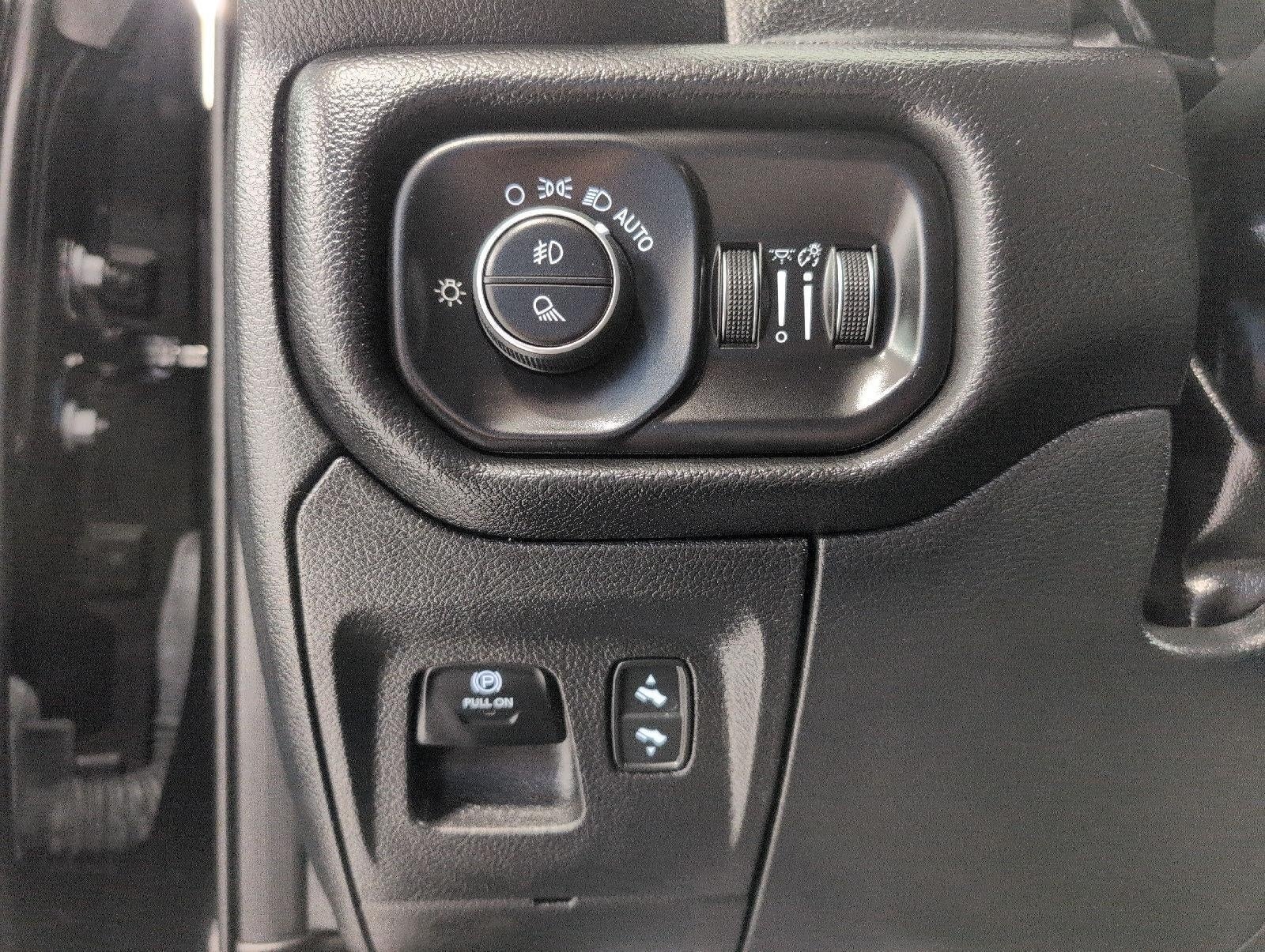 2025 RAM 1500 Big Horn Crew Cab 4x4 5'7' Box