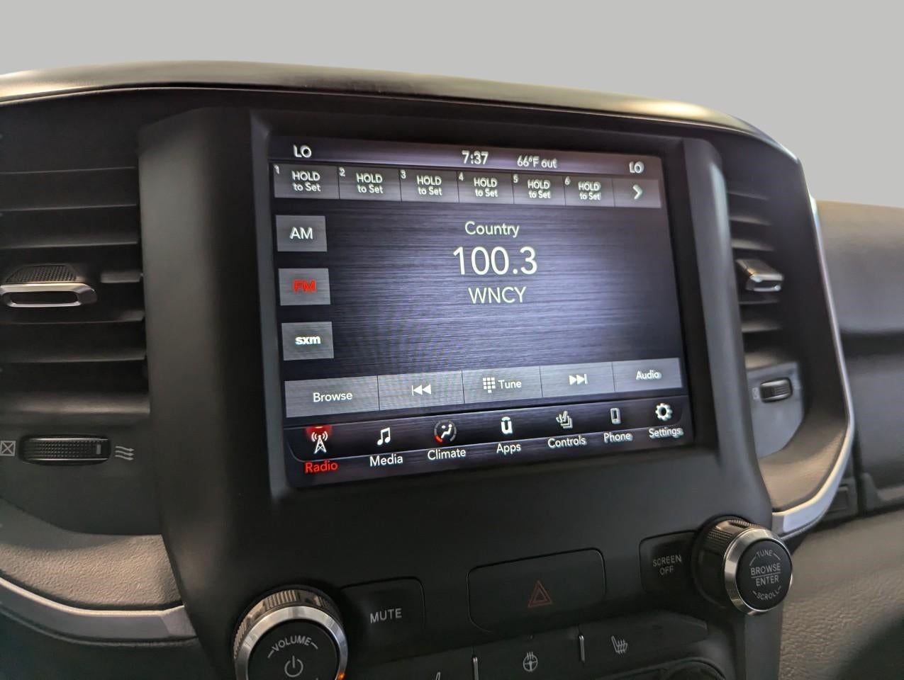 2020 RAM 1500 Big Horn Crew Cab 4x4 5'7' Box