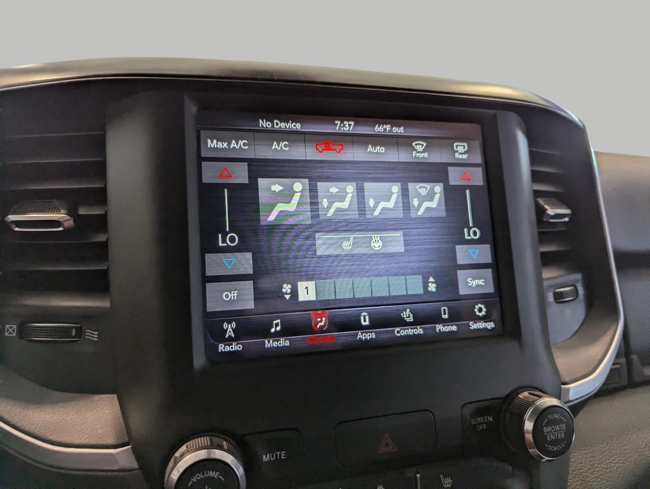 2020 RAM 1500 Big Horn Crew Cab 4x4 5'7' Box