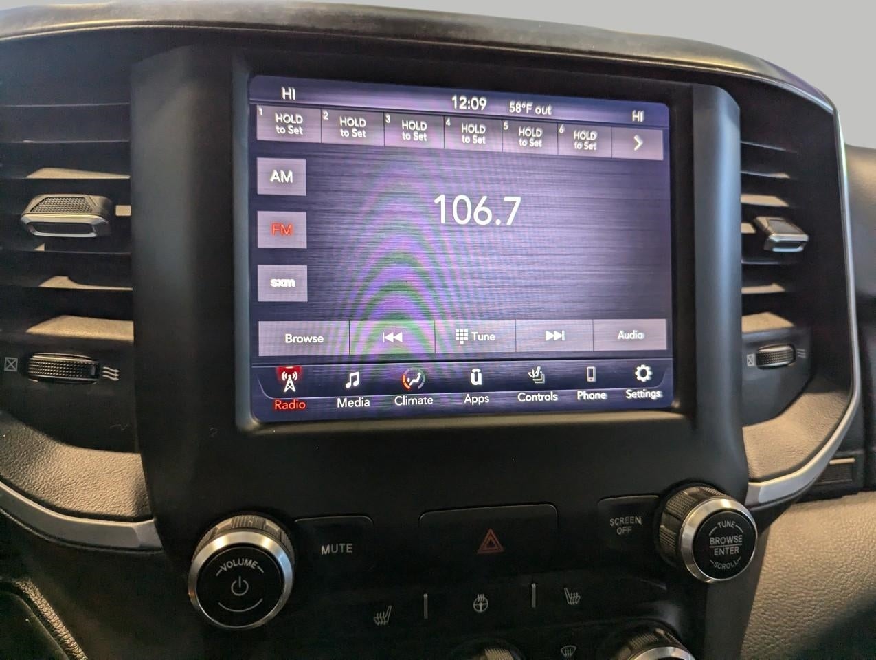 2020 RAM 1500 Big Horn Crew Cab 4x4 5'7' Box